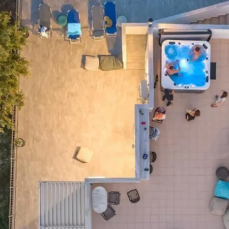 Villa Yolo *