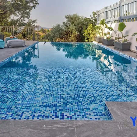 Yolo Villa *