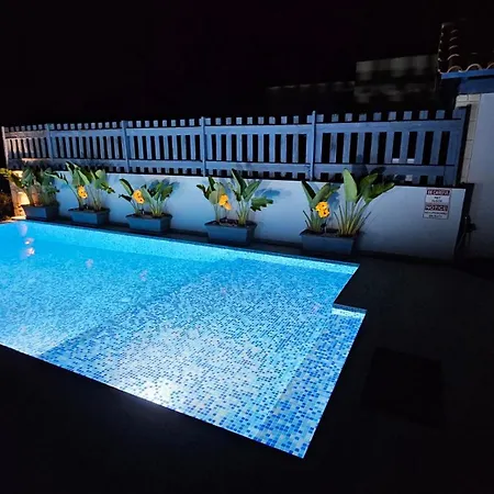 Yolo Villa *