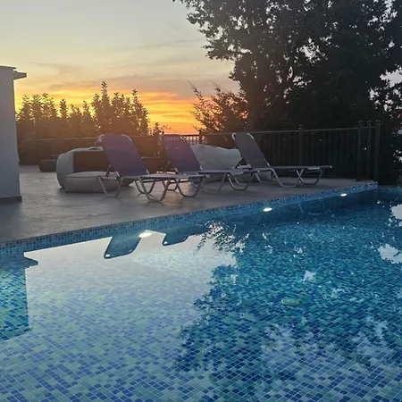 Yolo Villa *